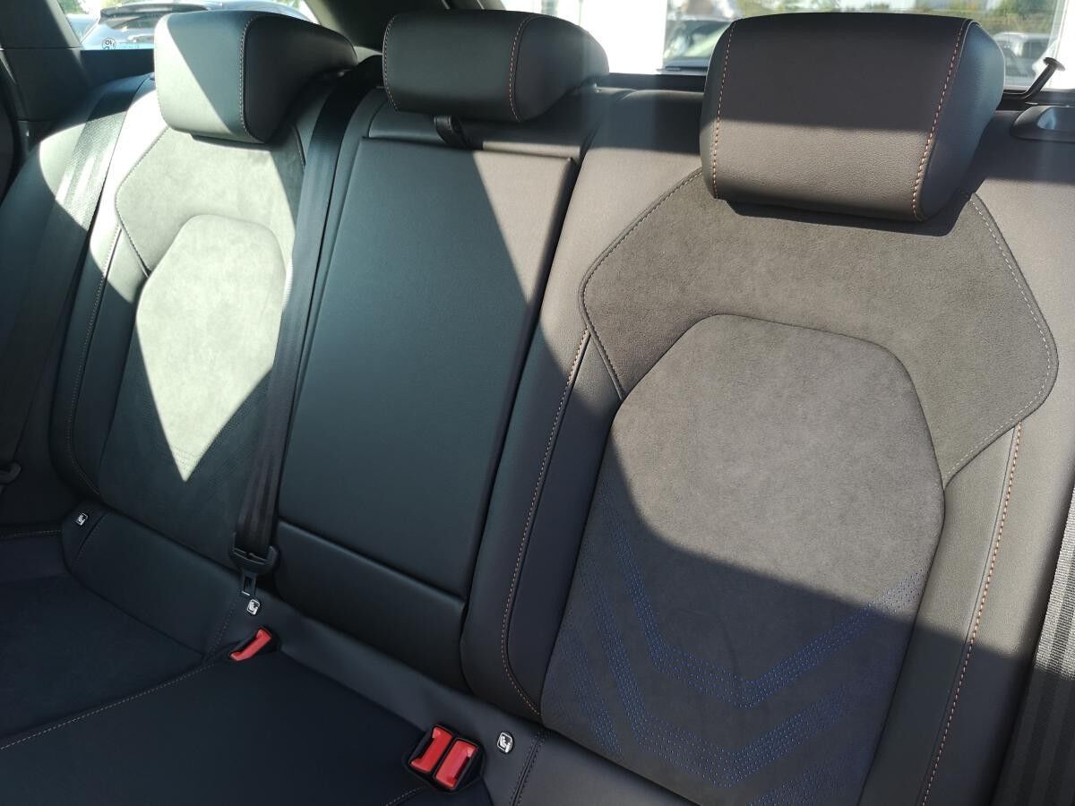 Cupra Leon 2.0 TSI 333PS 4Drive VZ HD-Matrix-LED Pano/Schiebe Aktion bis 14.11.2025