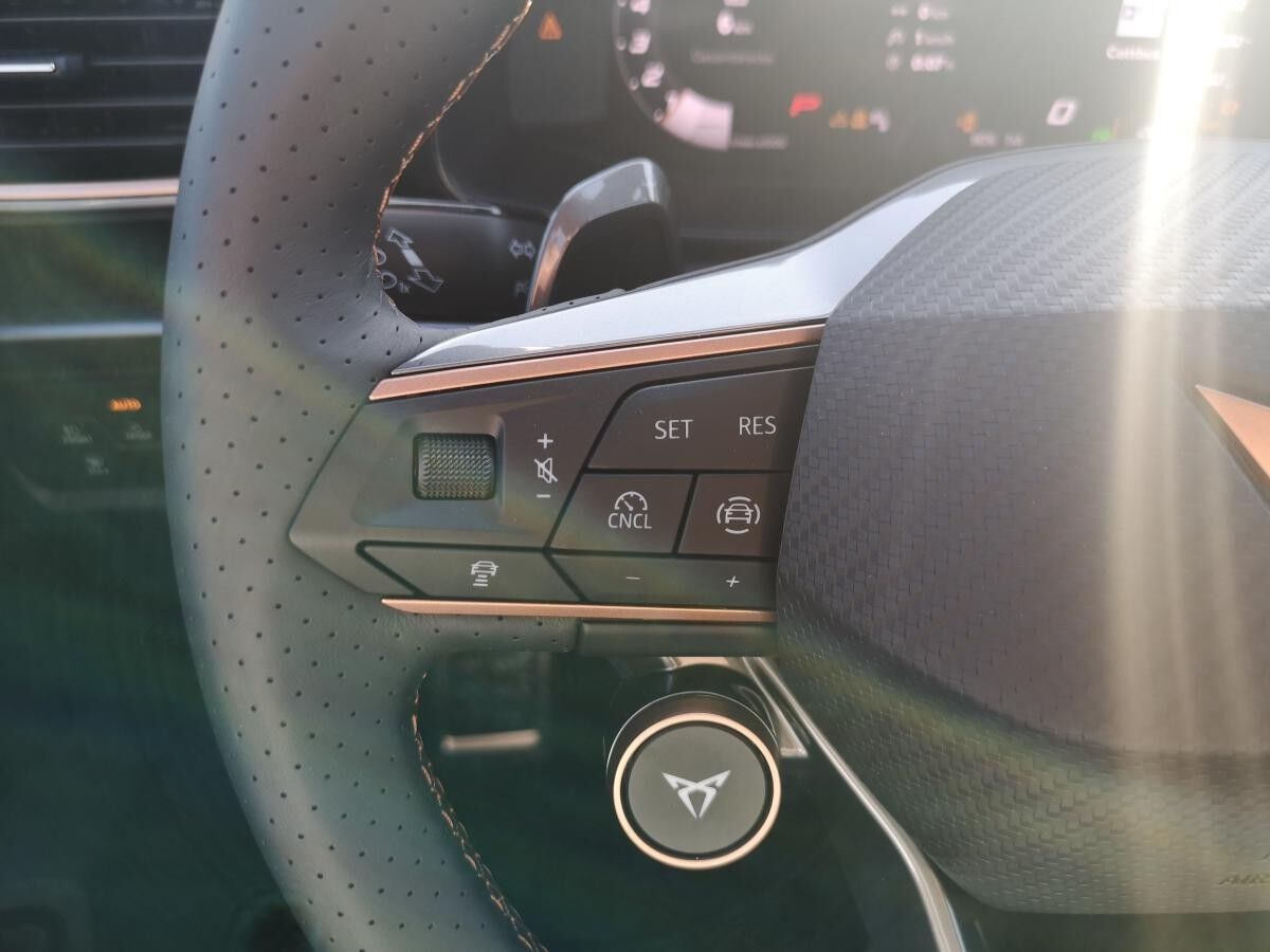 Cupra Leon 2.0 TSI 333PS 4Drive VZ HD-Matrix-LED Pano/Schiebe Aktion bis 14.11.2025