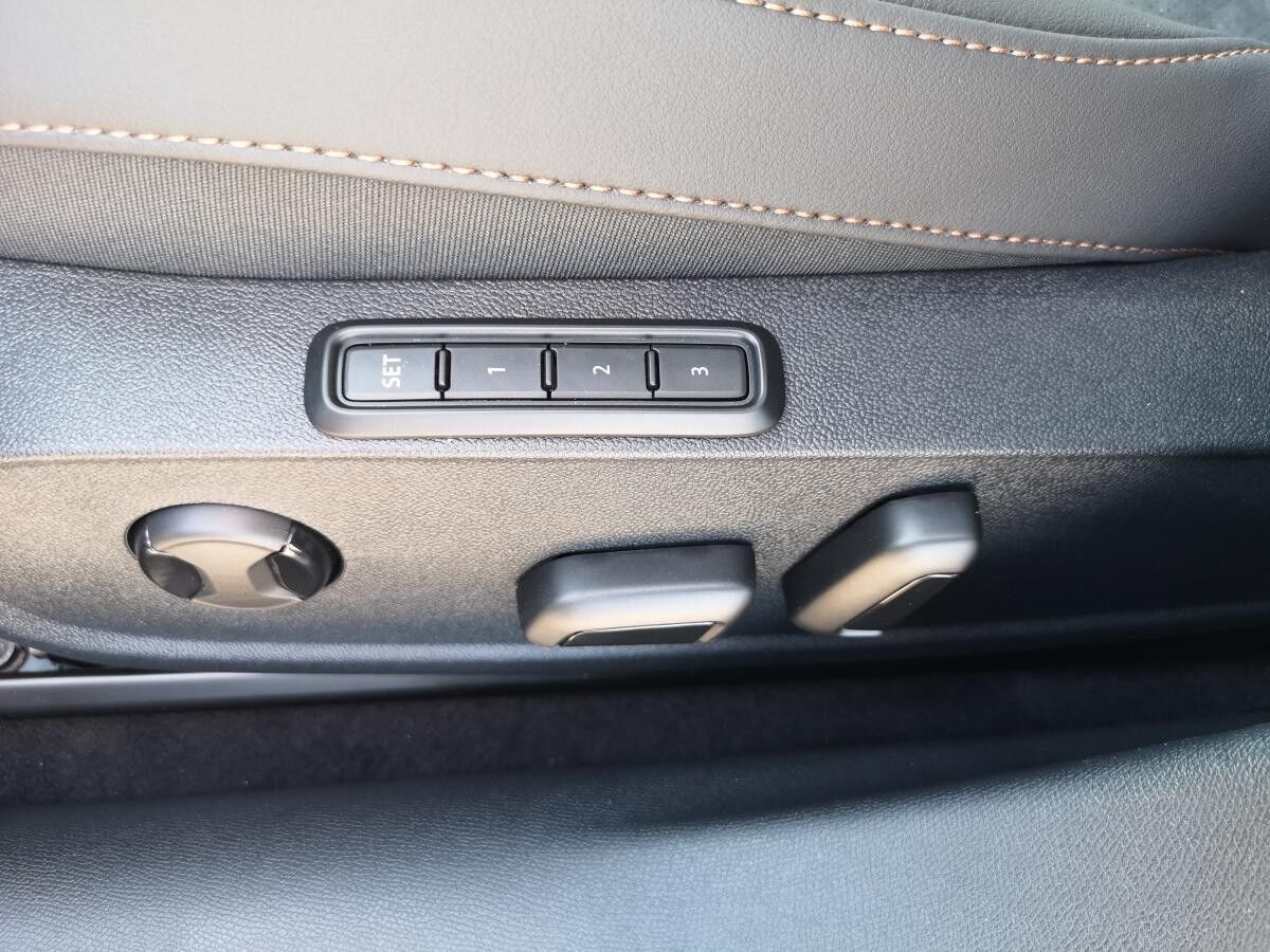 Cupra Leon 2.0 TSI 333PS 4Drive VZ HD-Matrix-LED Pano/Schiebe Aktion bis 14.11.2025