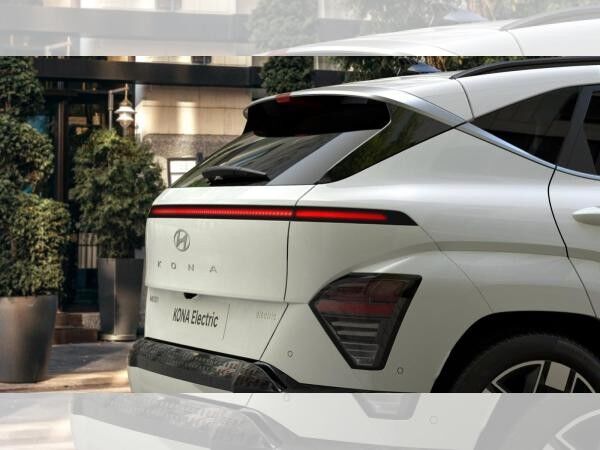 Hyundai Kona Elektro Prime 65kWh Sitz-Komfortp. inkl. Ledersitze, Glas-Schiebedach, Assistenz-Paket 2, BOSE, 19" Alu