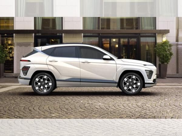 Hyundai Kona Elektro Prime 65kWh Sitz-Komfortp. inkl. Ledersitze, Glas-Schiebedach, Assistenz-Paket 2, BOSE, 19" Alu