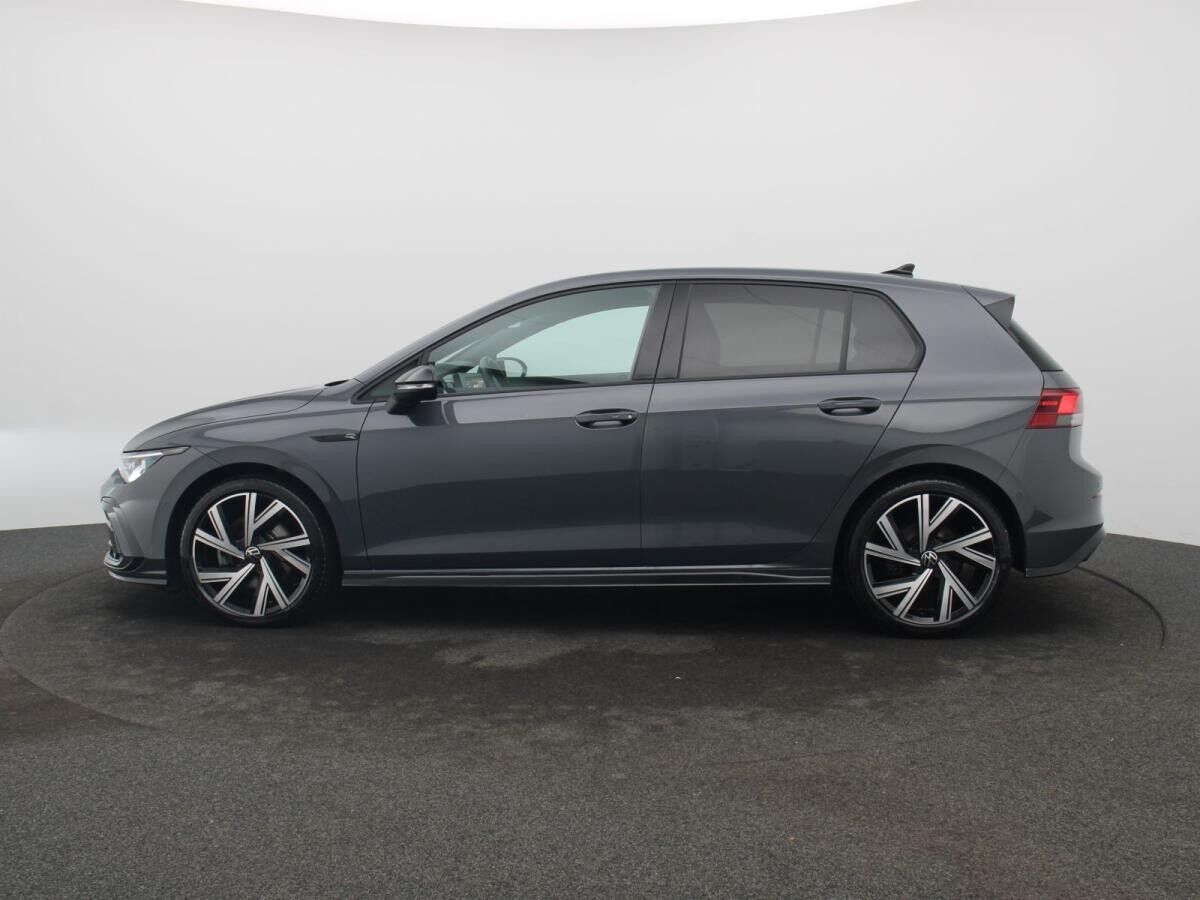 Volkswagen Golf VIII R-Line 2.0 TSI DSG / Navi, RFK, LED+