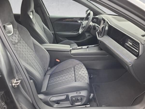Volkswagen Passat Variant R-Line 2.0 TDI DSG *BlackStyle*
