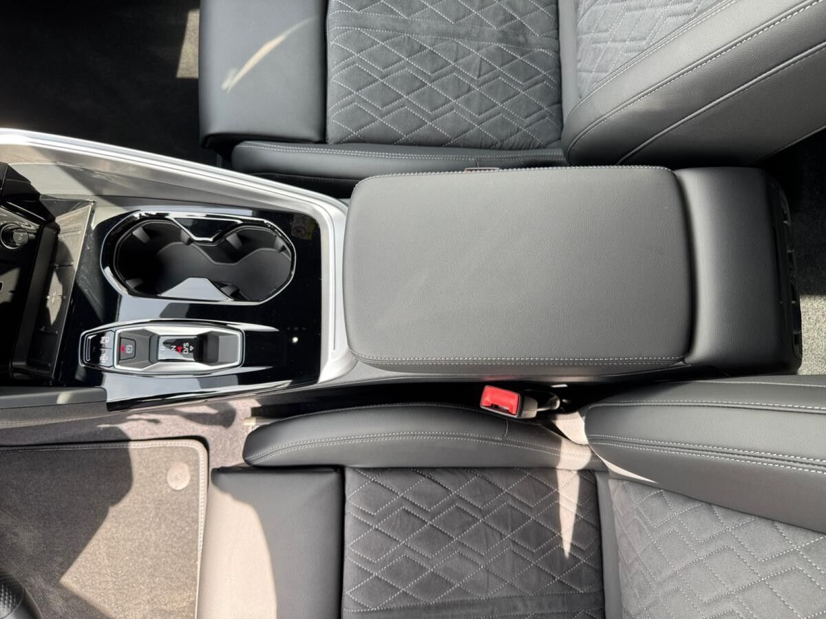 Audi Q5 SUV TFSI quattro S tronic ,S Line,PDC