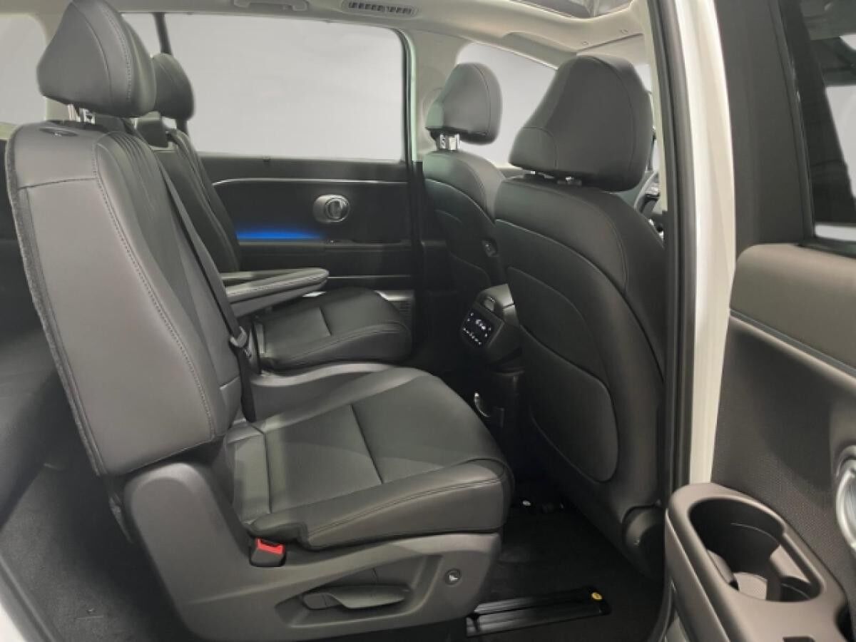 Hyundai IONIQ 9 UNIQ⚠️| Panorama | Swivel-Paket | Rückfahrkamera | Navi | Klimaauto. | ISOFIX