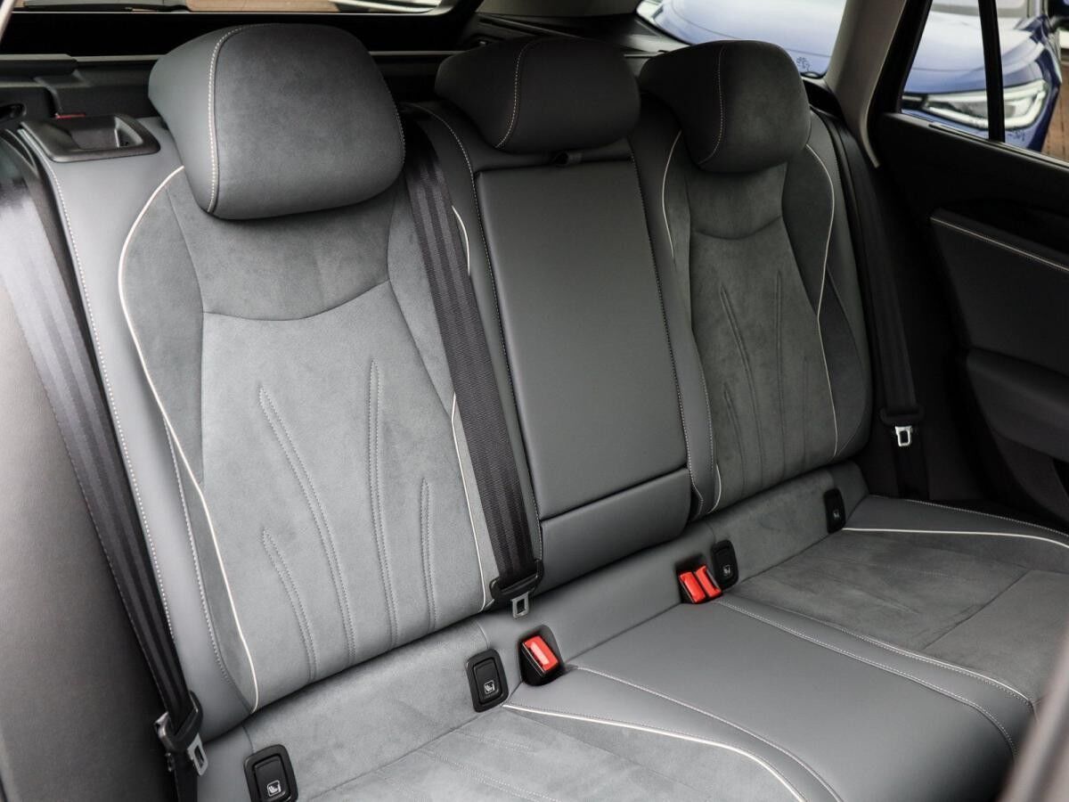 Volkswagen Passat Variant 1.5 TSI Hybrid AHK ACC LED NAVI KEYLESS RÜCKKAMERA