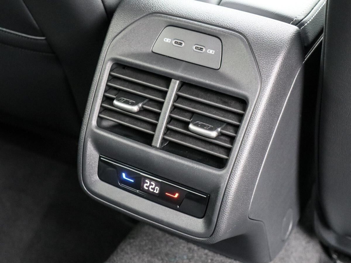 Volkswagen Passat Variant 1.5 TSI Hybrid AHK ACC LED NAVI KEYLESS RÜCKKAMERA