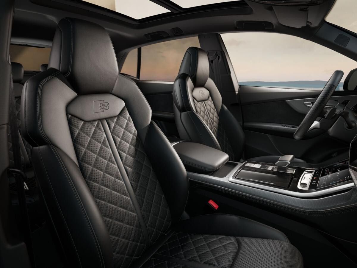 Audi Q8 SUV S line business TFSI e qu. *AHK/B&O/HUD/MATRIX/PANO/23"*