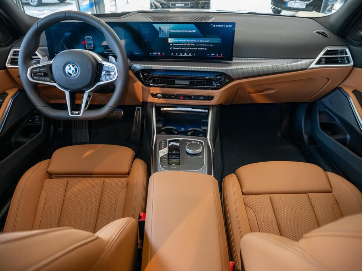 BMW 330 e xDrive Limousine BMW 330 e xDrive Limousine