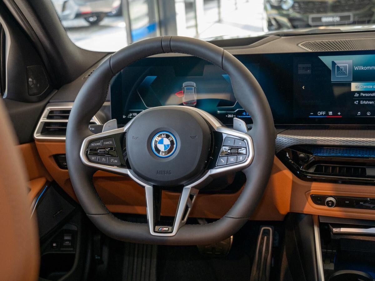 BMW 330 e xDrive Limousine BMW 330 e xDrive Limousine