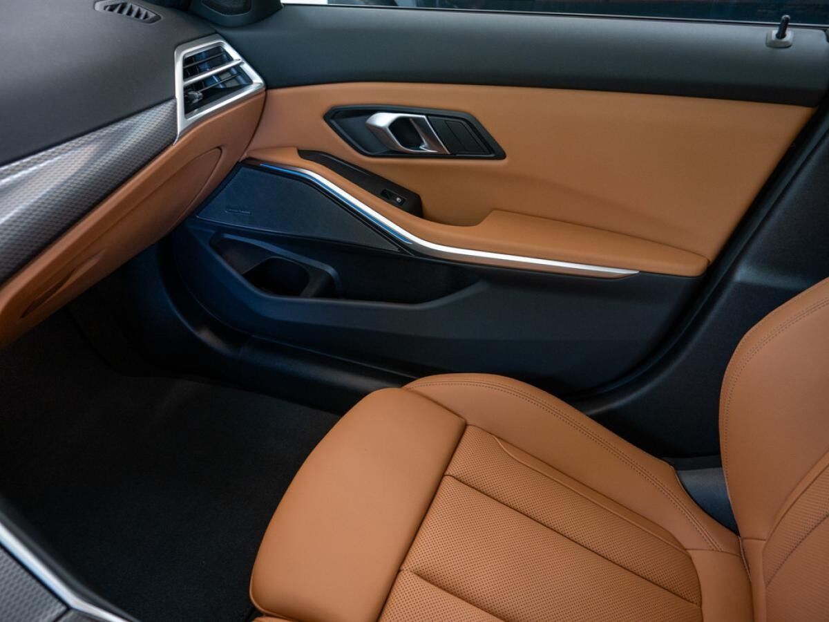 BMW 330 e xDrive Limousine BMW 330 e xDrive Limousine