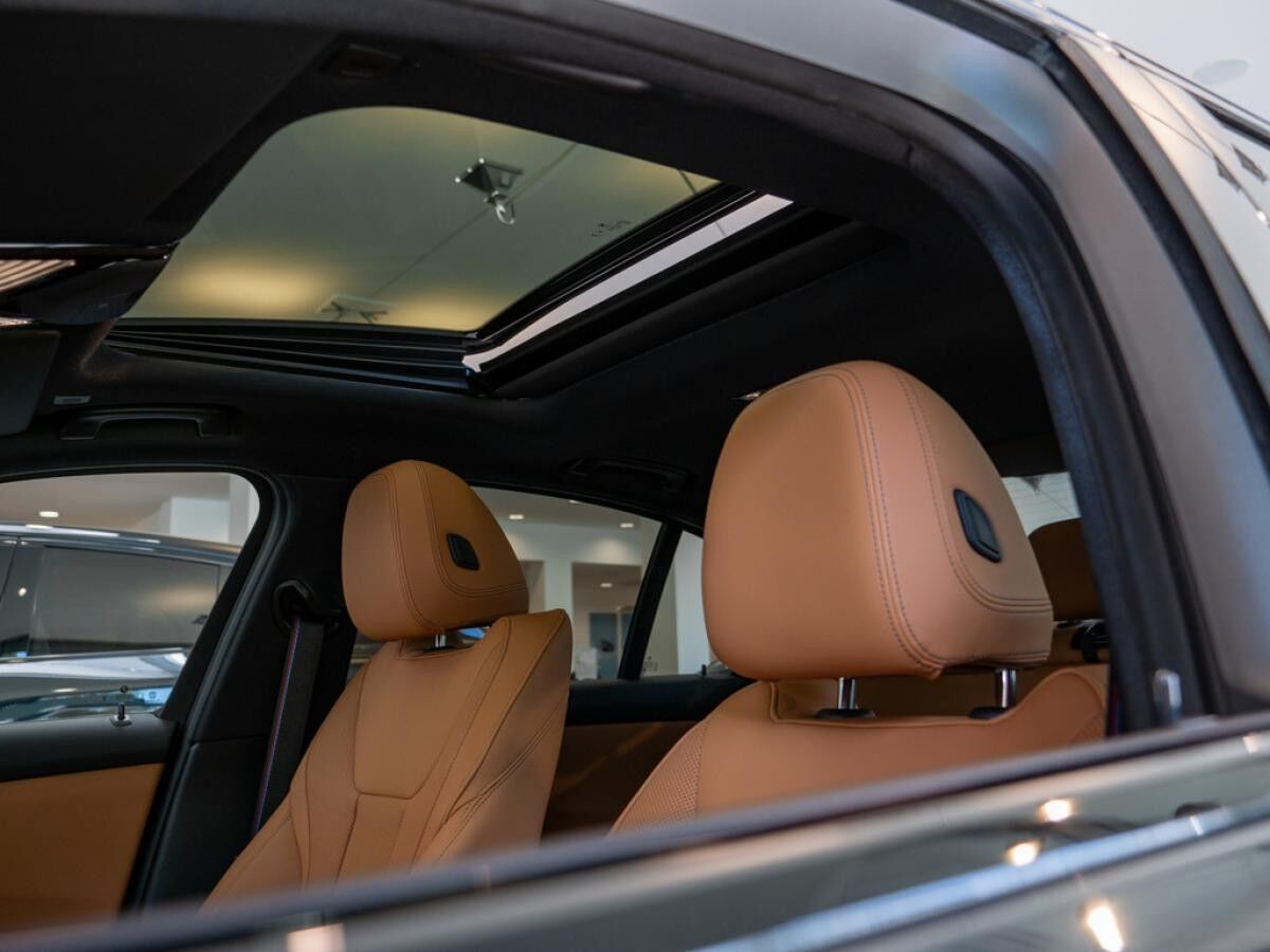 BMW 330 e xDrive Limousine BMW 330 e xDrive Limousine