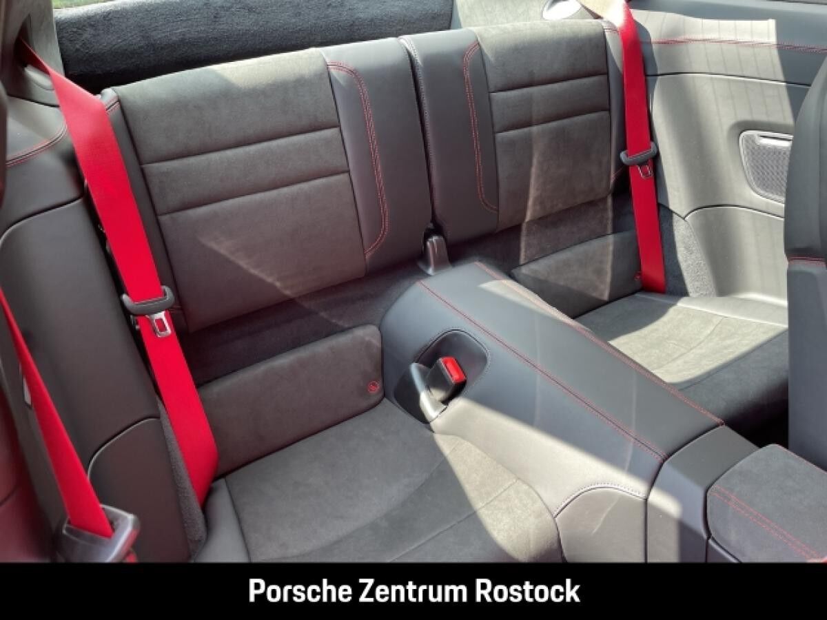 Porsche 992 Carrera GTS