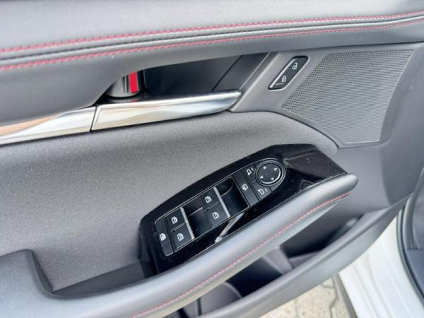 Mazda 3 2.5L E-SKYACTIV G HOMURA