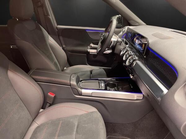 Mercedes-Benz GLB 200 AMG AdvancedPlus Distronic AHK Multibeam