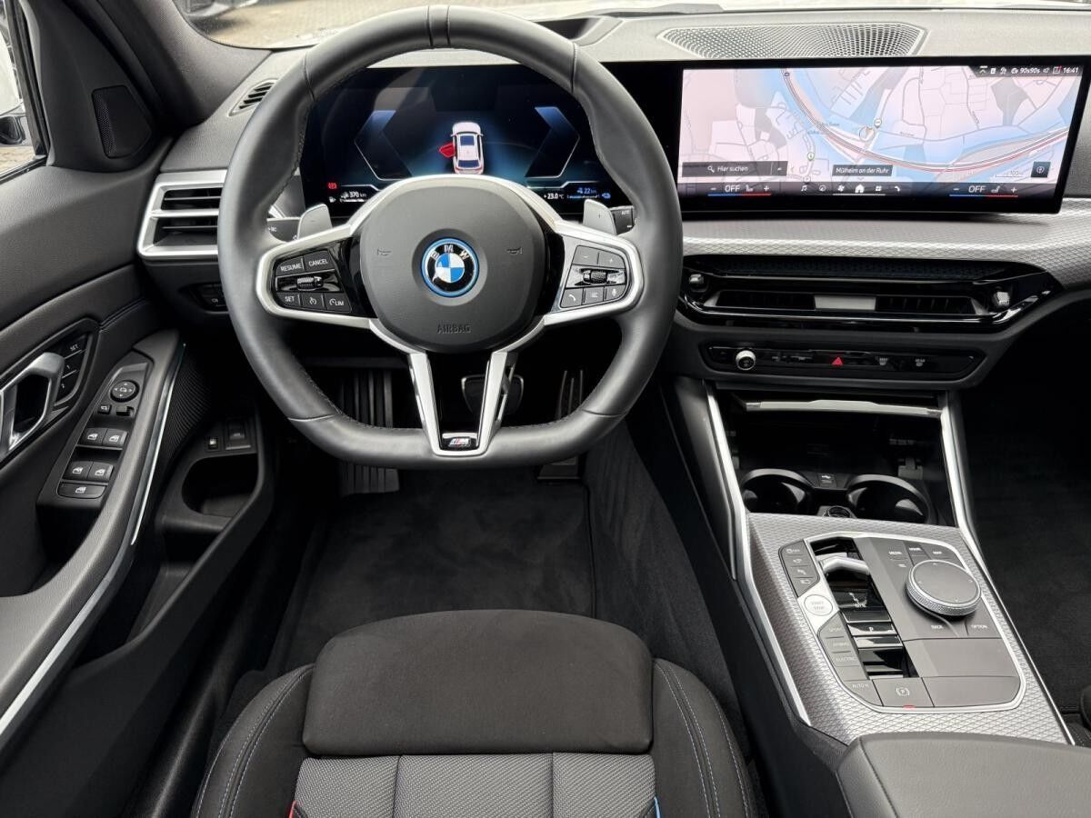 BMW 330 e xDrive Touring M Sport //AHK Pano FACELIFT BMW 330 e xDrive Touring M Sport //AHK Pano FACELIFT