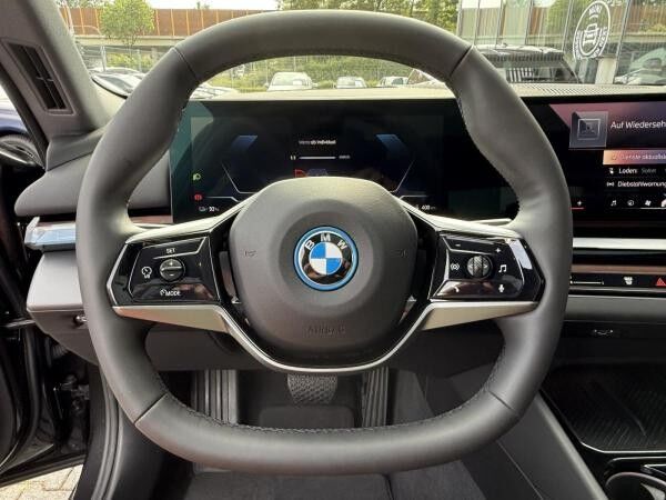 BMW i5 eDrive40 Pano Adapt.LED Stop&Go HarmanKardon