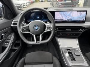 BMW 330 e xDrive Touring M Sport PRO //AHK FACELIFT BMW 330 e xDrive Touring M Sport PRO //AHK FACELIFT
