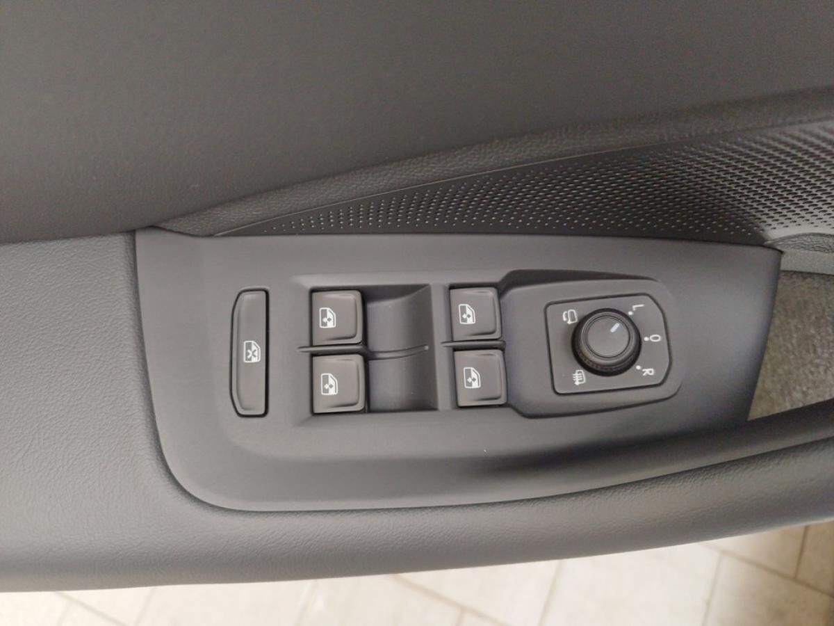 Volkswagen Passat Variant 1.5 eTSI Business / SOFORT VERFÜGBAR !