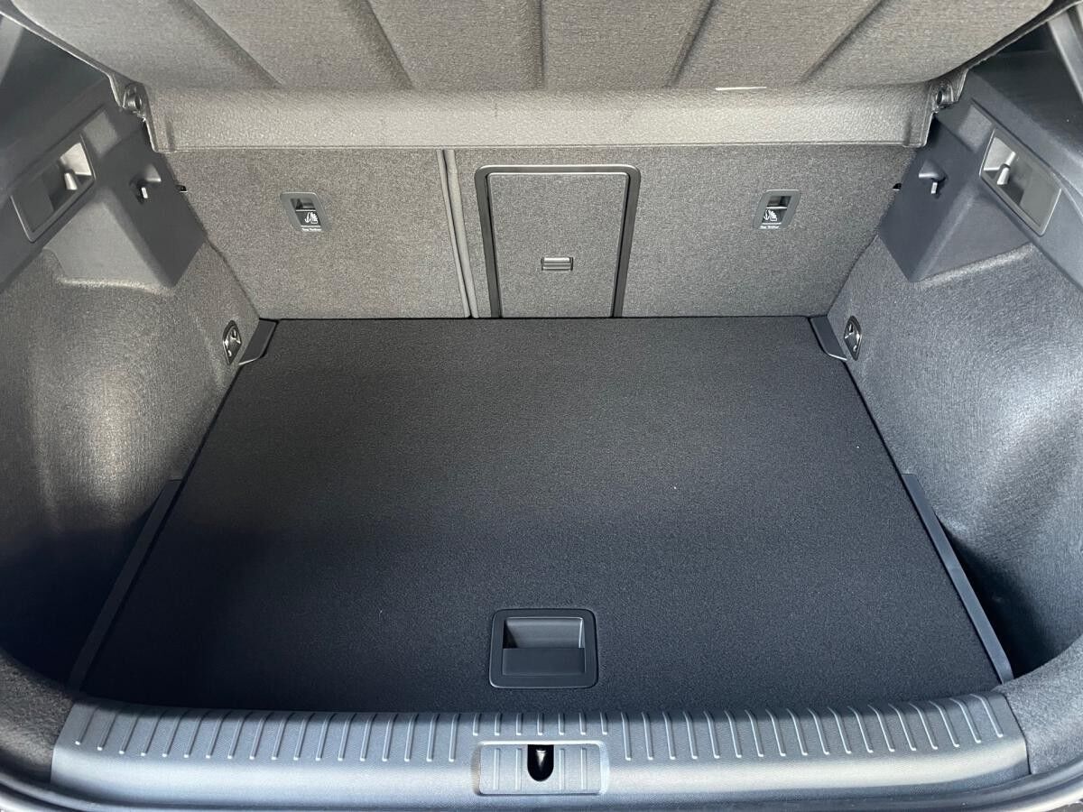 Cupra Formentor VZ Black Edition 1.5 e-HYBRID - Ebenfalls in Weiß verfügbar (Dormagen)