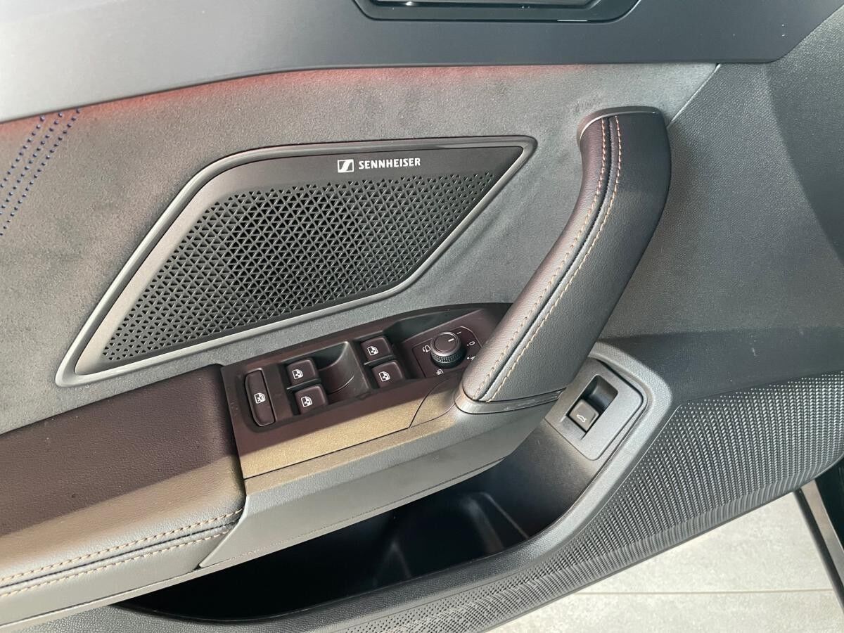 Cupra Formentor VZ Black Edition 1.5 e-HYBRID - Ebenfalls in Weiß verfügbar (Dormagen)