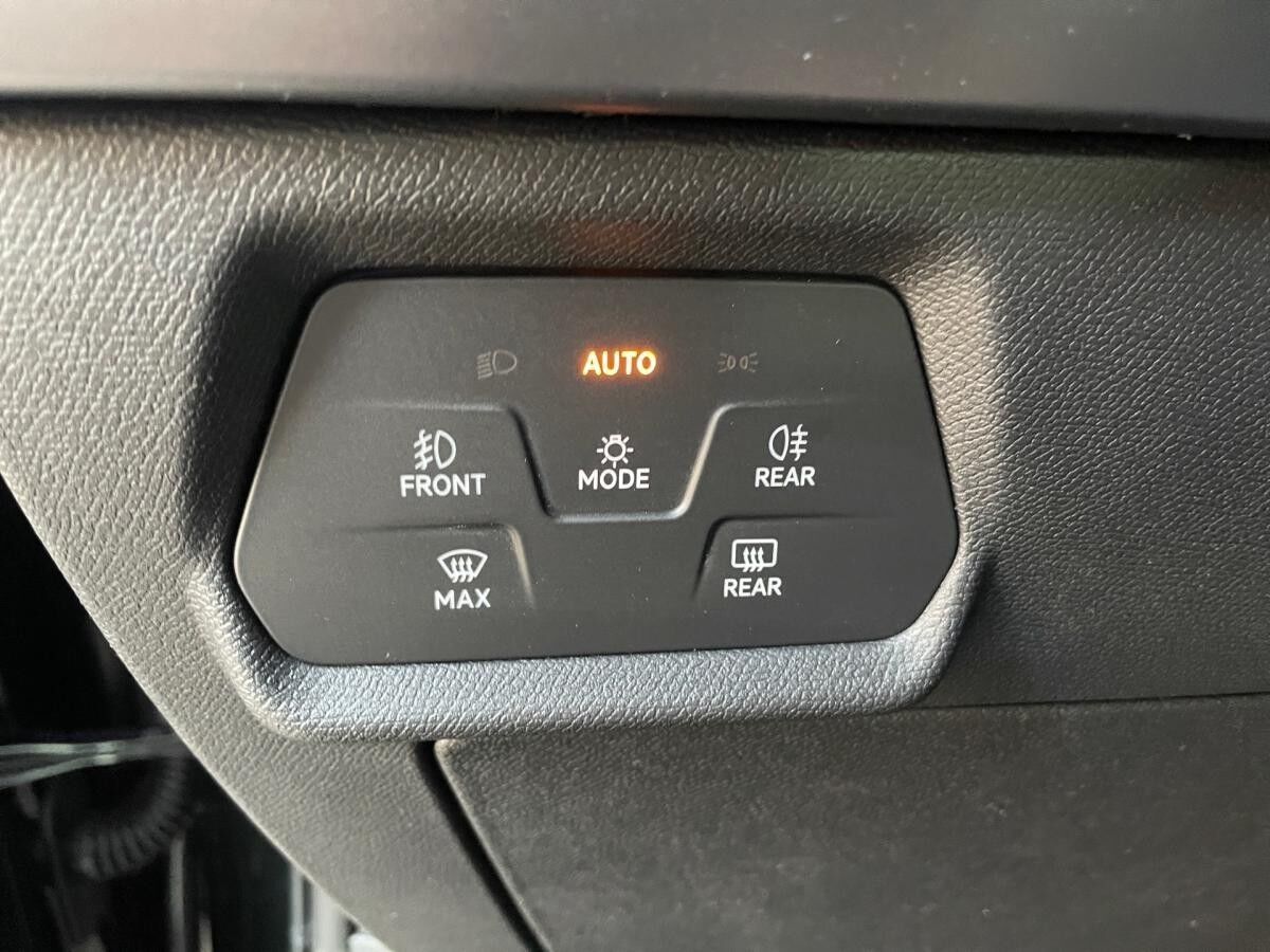 Cupra Formentor VZ Black Edition 1.5 e-HYBRID - Ebenfalls in Weiß verfügbar (Dormagen)