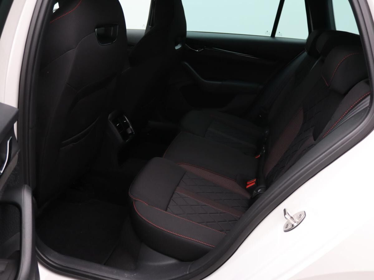 Skoda Octavia Combi RS 2.0 TDI DSG / Matrix, Navi, SHZ