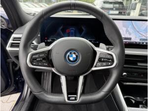 BMW 330 e xDrive Touring M Sport PRO //AHK FACELIFT BMW 330 e xDrive Touring M Sport PRO //AHK FACELIFT