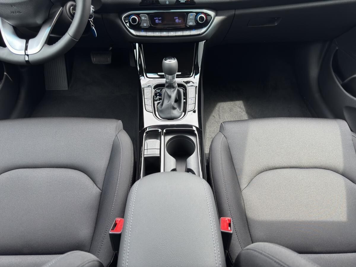 Hyundai i30 7-DCT 2WD Advantage-LAGERFAHRZEUG-SOFORT VERFÜGBAR-NOVEMBER DEAL SICHERN!