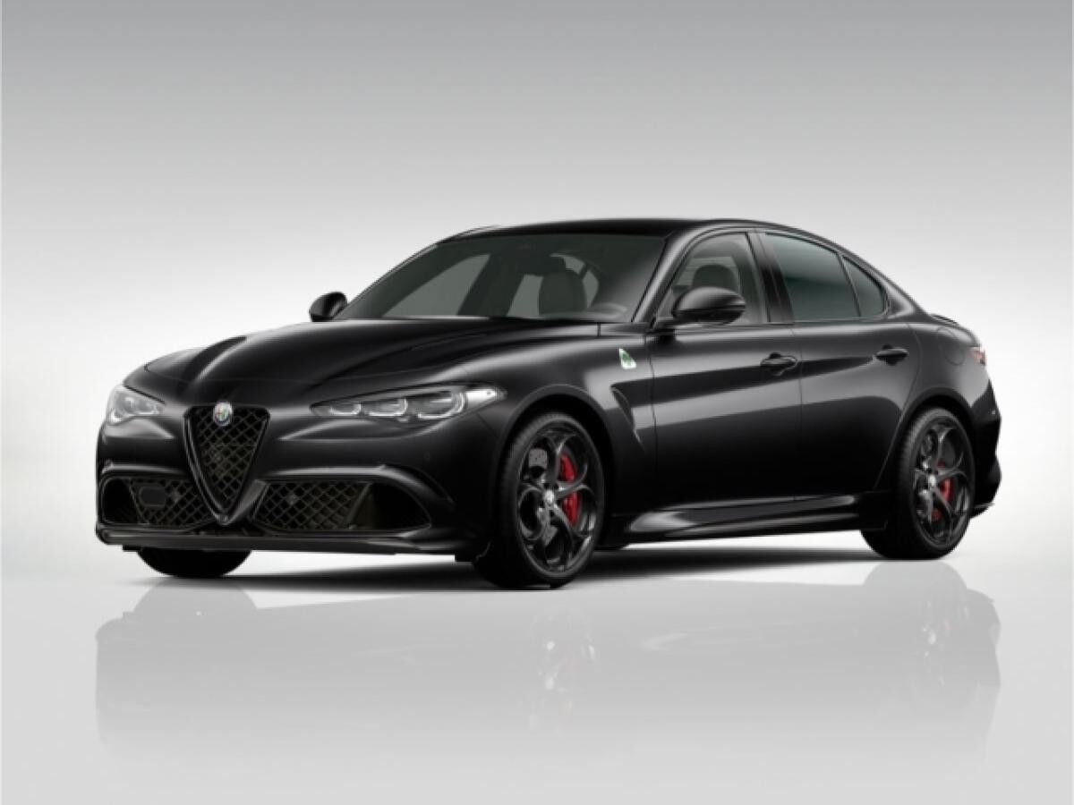 Alfa Romeo Giulia Quadrifoglio 2.9 V6 Bi-Turbo AT8 Keyless Navi Alfa Romeo Giulia Quadrifoglio 2.9 V6 Bi-Turbo AT8 Keyless Navi