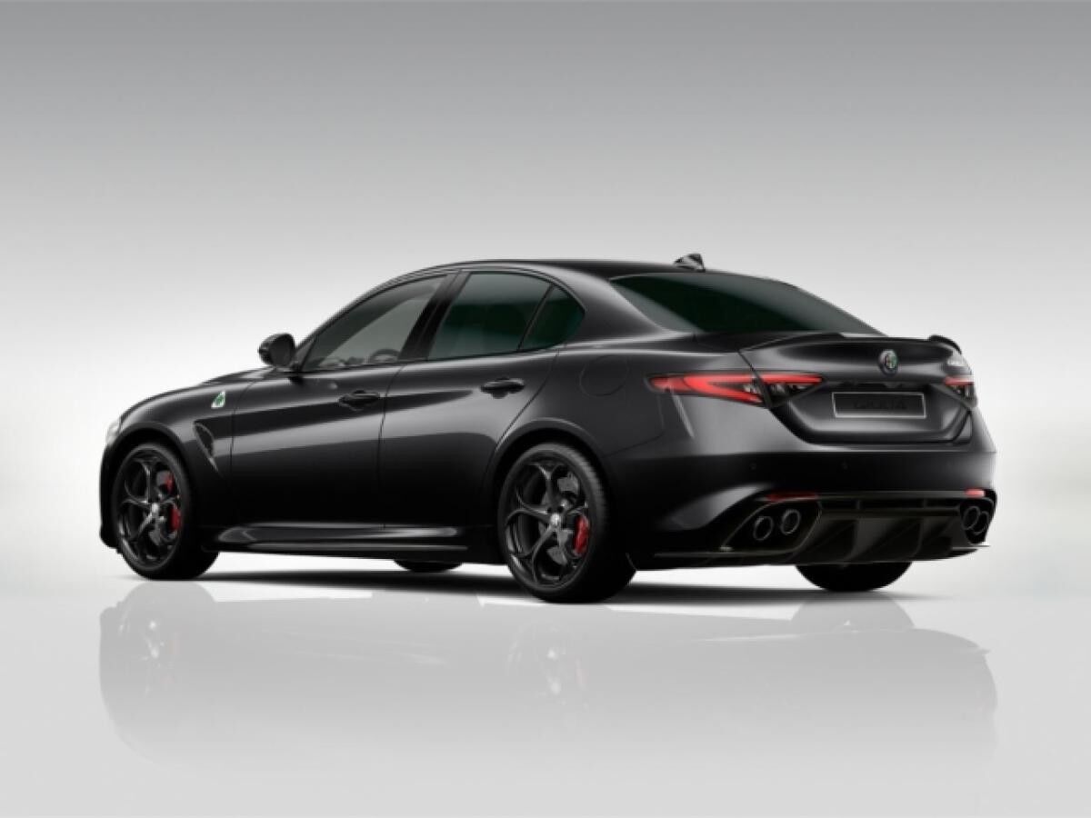 Alfa Romeo Giulia Quadrifoglio 2.9 V6 Bi-Turbo AT8 Keyless Navi Alfa Romeo Giulia Quadrifoglio 2.9 V6 Bi-Turbo AT8 Keyless Navi