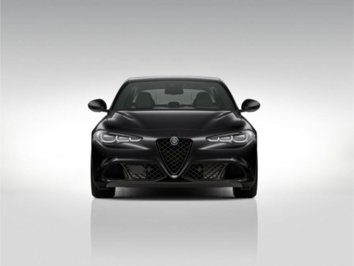 Alfa Romeo Giulia Quadrifoglio 2.9 V6 Bi-Turbo AT8 Keyless Navi Alfa Romeo Giulia Quadrifoglio 2.9 V6 Bi-Turbo AT8 Keyless Navi