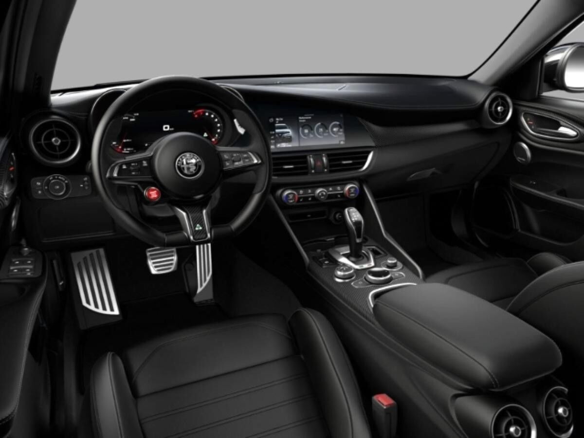 Alfa Romeo Giulia Quadrifoglio 2.9 V6 Bi-Turbo AT8 Keyless Navi Alfa Romeo Giulia Quadrifoglio 2.9 V6 Bi-Turbo AT8 Keyless Navi