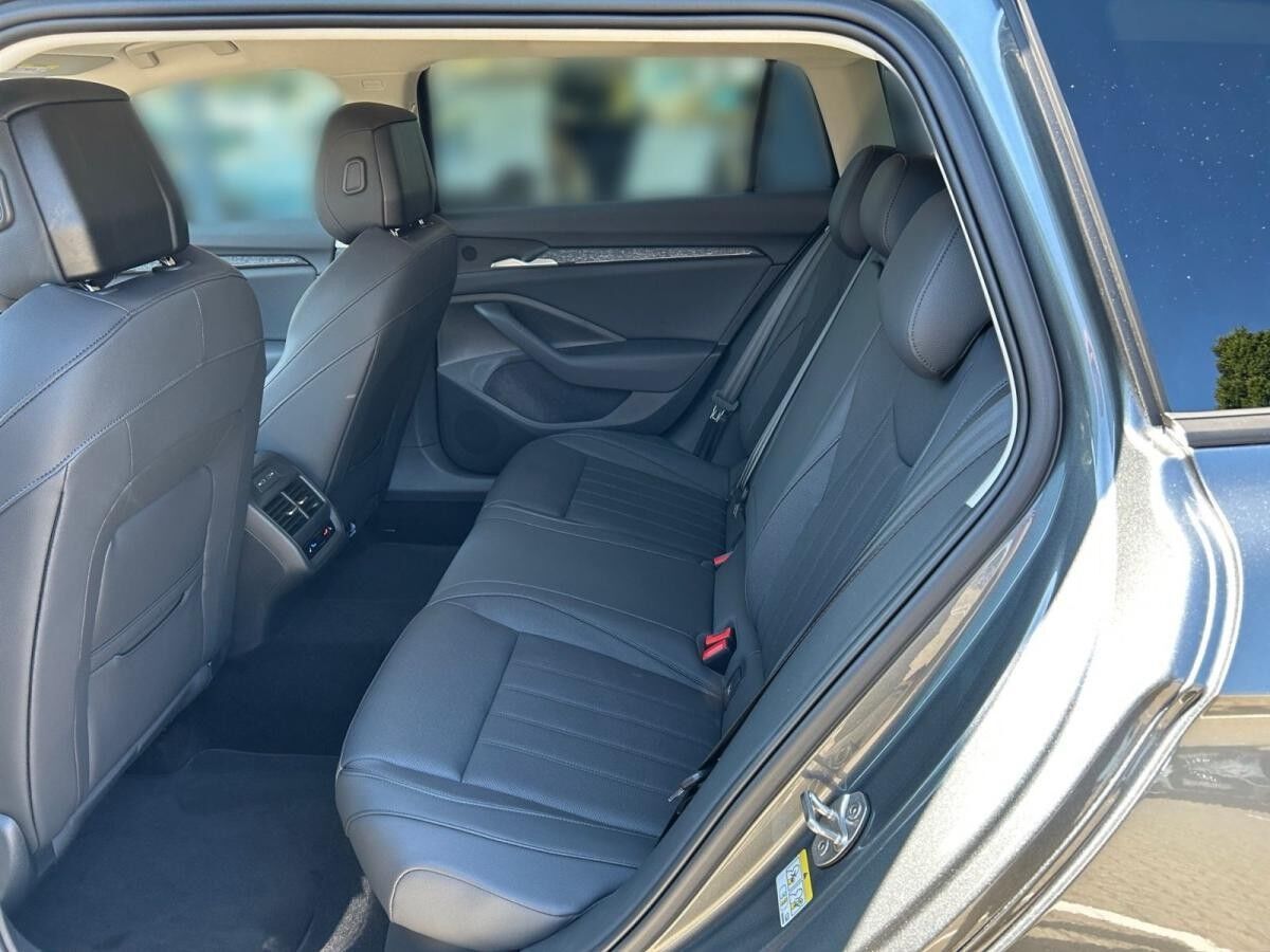 Skoda Superb Combi Selection 2,0 TDI DSG 4x4 AHK *Sofort verfügbar*