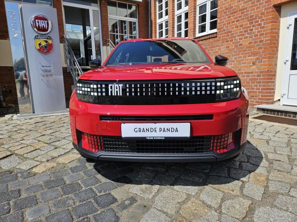 Fiat Grande Panda RED 44 kWh - sofort verfügbar