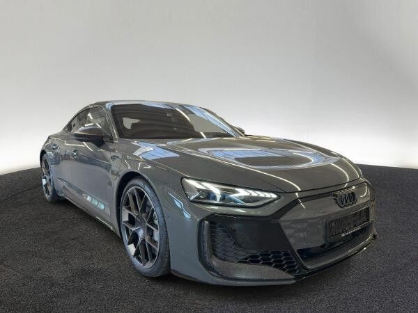 Audi RS e-tron GT performancce quattro Head-Up Laser Massage