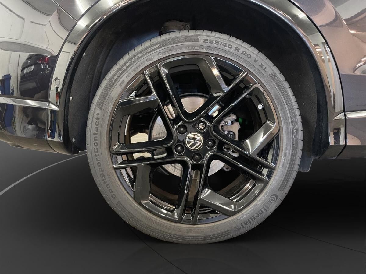 Volkswagen Tiguan 1.5 eTSI R-Line AHK LED LM 20" Navi Black