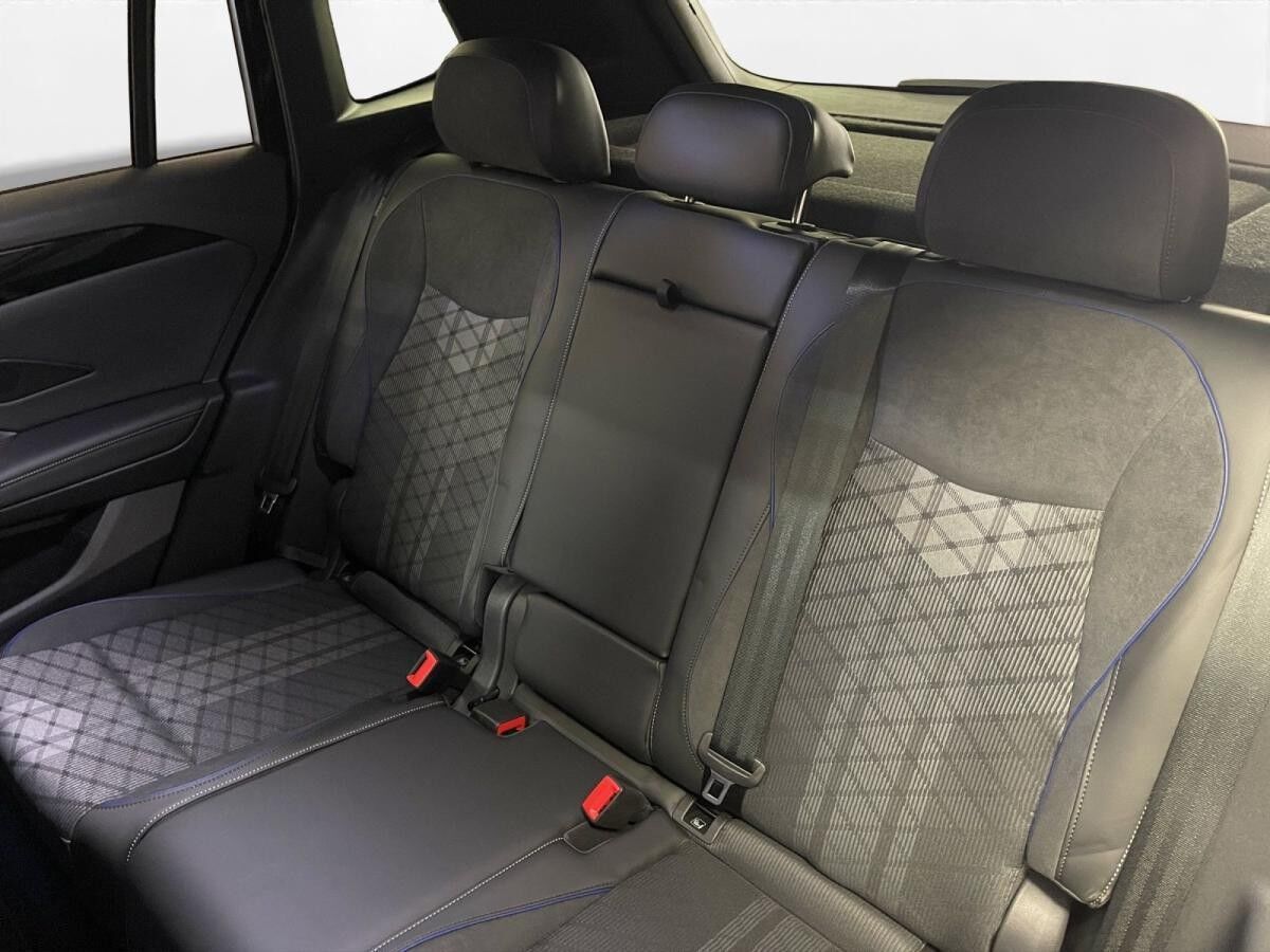 Volkswagen Tiguan 1.5 eTSI R-Line AHK LED LM 20" Navi Black