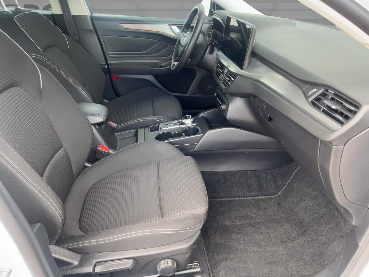 Ford Focus Turnier 1.5 EcoBlue Titanium Automatik Ford Focus Turnier 1.5 EcoBlue Titanium Automatik