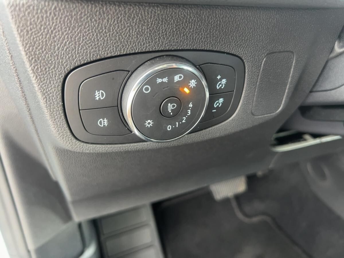 Ford Focus Turnier 1.5 EcoBlue Titanium Automatik Ford Focus Turnier 1.5 EcoBlue Titanium Automatik