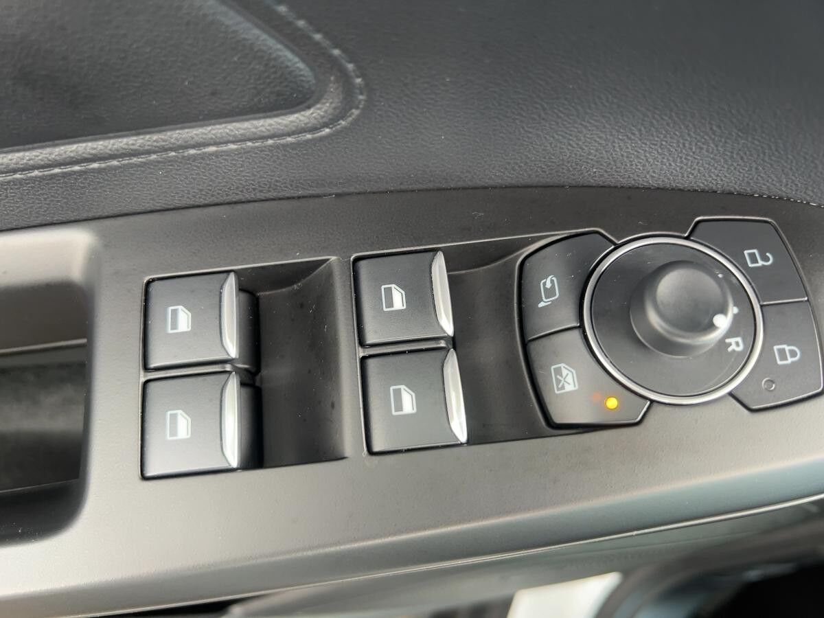 Ford Focus Turnier 1.5 EcoBlue Titanium Automatik Ford Focus Turnier 1.5 EcoBlue Titanium Automatik