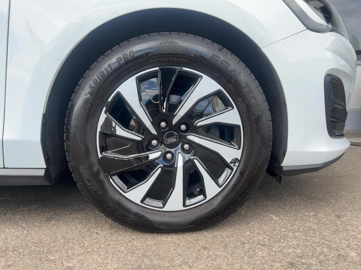 Ford Focus Turnier 1.5 EcoBlue Titanium Automatik Ford Focus Turnier 1.5 EcoBlue Titanium Automatik