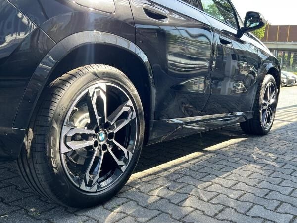 BMW iX1 eDrive20 M Sportpaket //DrivingAssistant AHK 19 LM