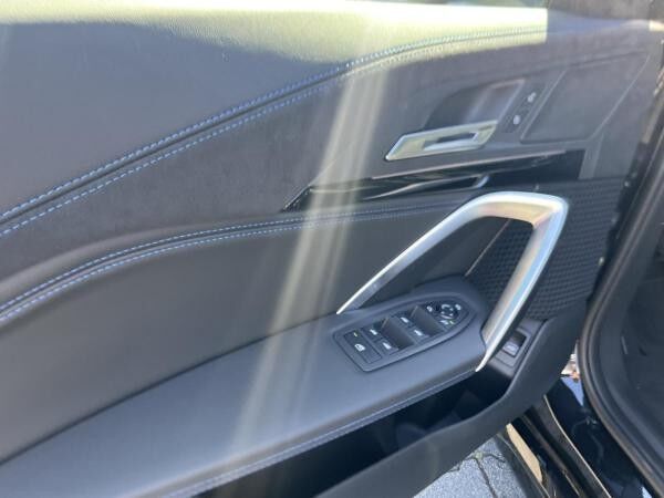 BMW iX1 eDrive20 M Sportpaket //DrivingAssistant AHK 19 LM
