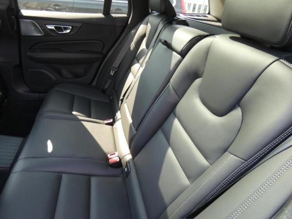 Volvo V60 T8 Twin Engine AWD Ultra Dark Plug-In (E6d)