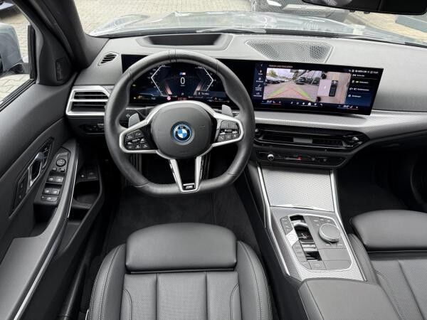 BMW 330 e Touring M Sport PRO //AHK FACELIFT