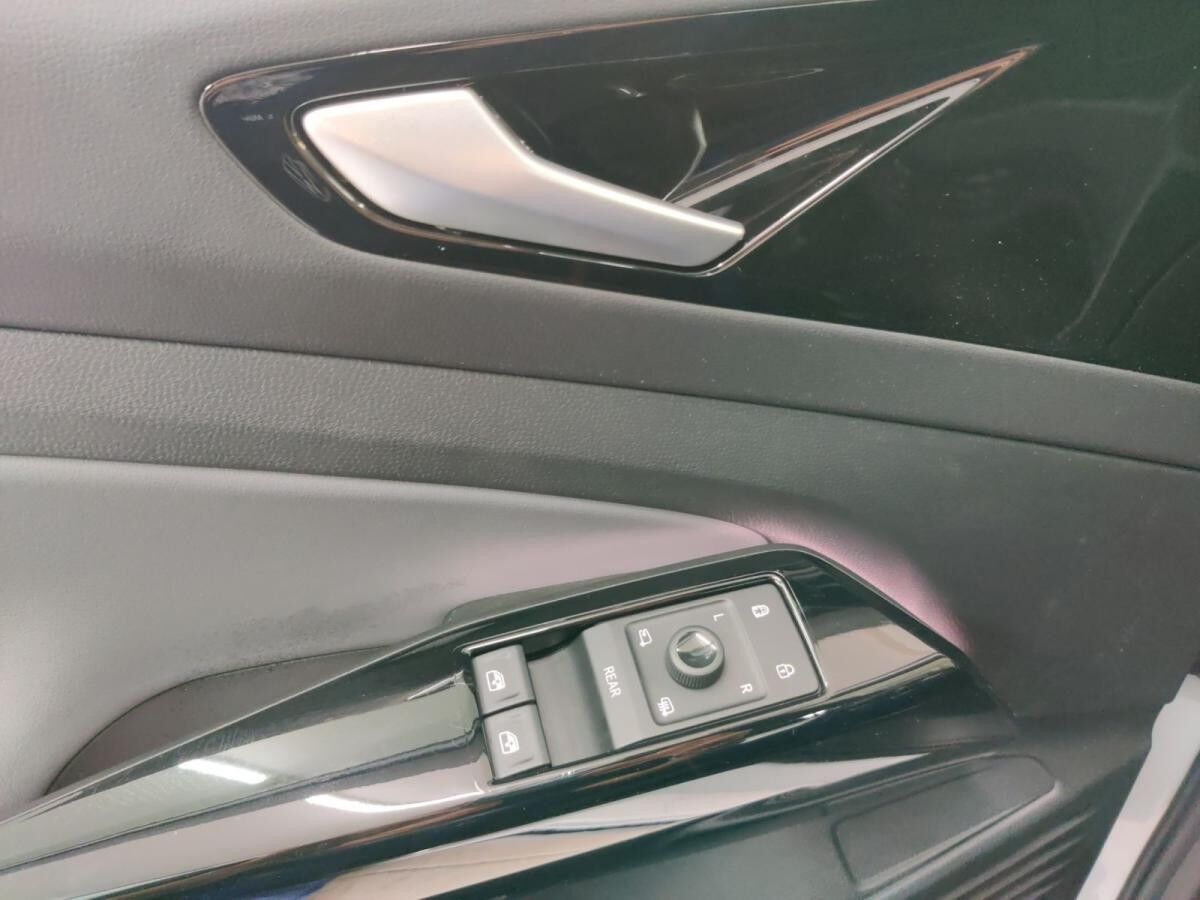 Volkswagen ID.4 Pure h/AHK/Matrix/Navi/Wärmepu/02.30Garantie