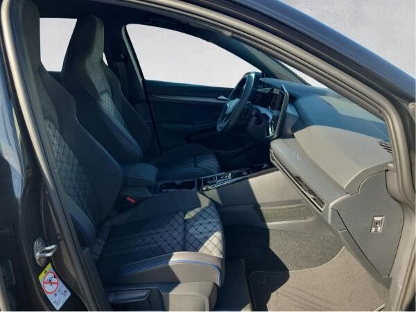 Volkswagen Golf VIII R-Line 1.5 eTSI DSG *BlackStyle*AHK*