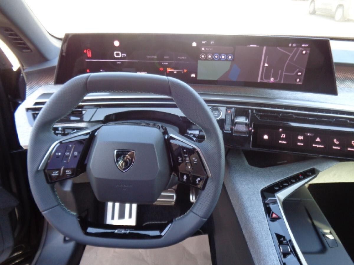 Peugeot 5008 Hybrid 145 e-DSC6 GT Navi Glasdach 7Sitze