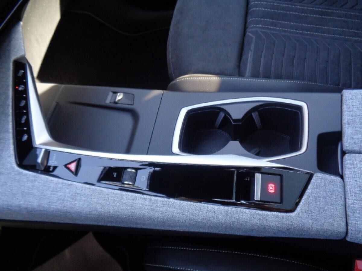 Peugeot 5008 Hybrid 145 e-DSC6 GT Navi Glasdach 7Sitze